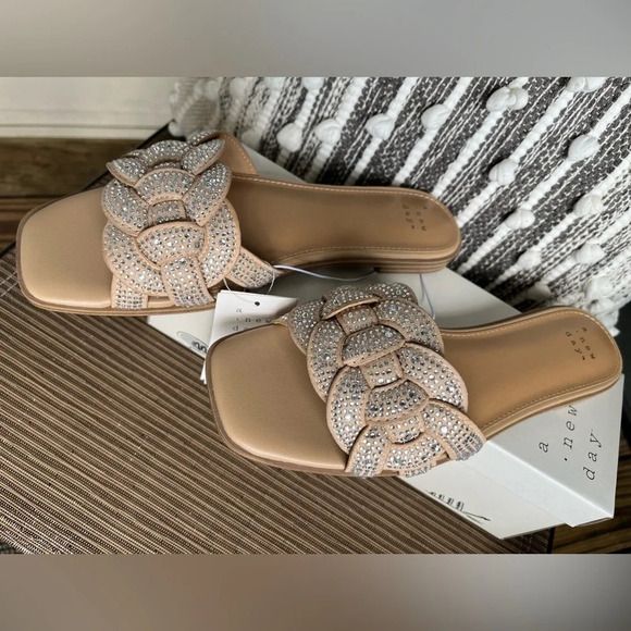 A New Day Maggie Rhinestone Slides NWT - Picture 2 of 4